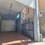 Flat Moon Over Florence Terrace And Free Parking