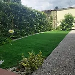 Movie Star Apartment With Garden