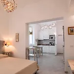 Lanza Apartment By Mamo Florence