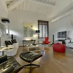 An amazing apartment in Oltrarno