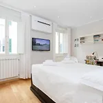 Comfortable And Convenient Apt In The Center - Zanobi Delux