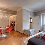 Espresso Apartment By Mamo Florence
