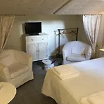 Aura House