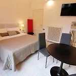 Leone X Guest House