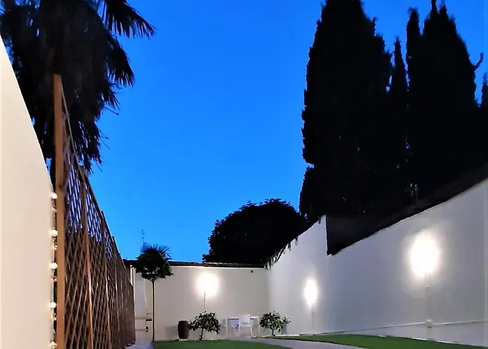 Movie Star Apartment With Garden