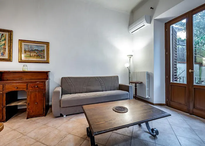 Yid Apartment With Little Garden