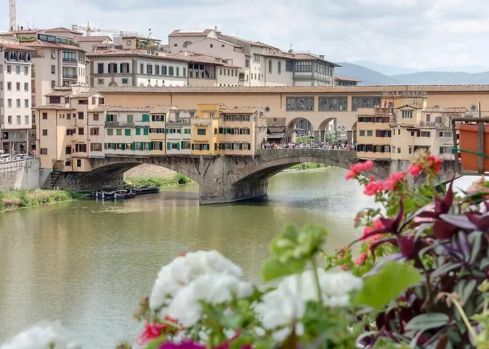 Historical Apartment Spectacular Arno View With Balcony From 12 Th Century.