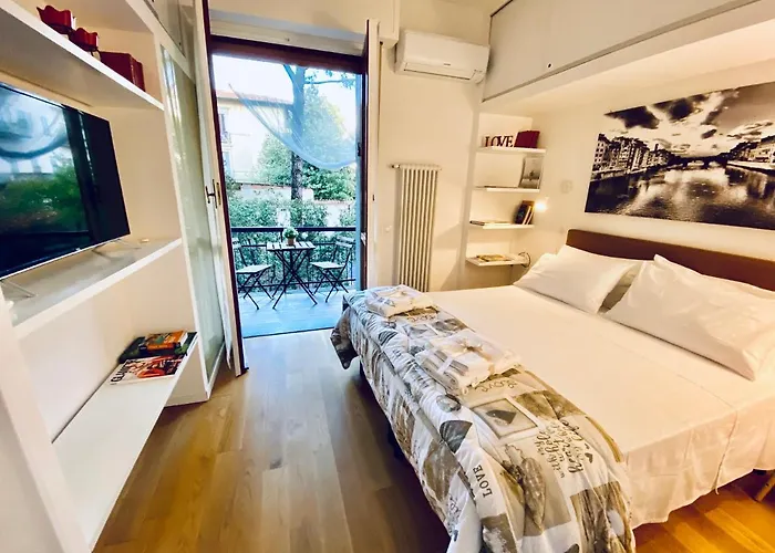 Florence Libertà apartment with balcony