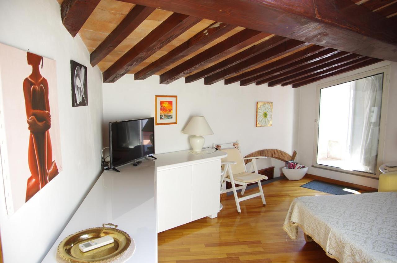 Apartment Artisti In With Great A/c