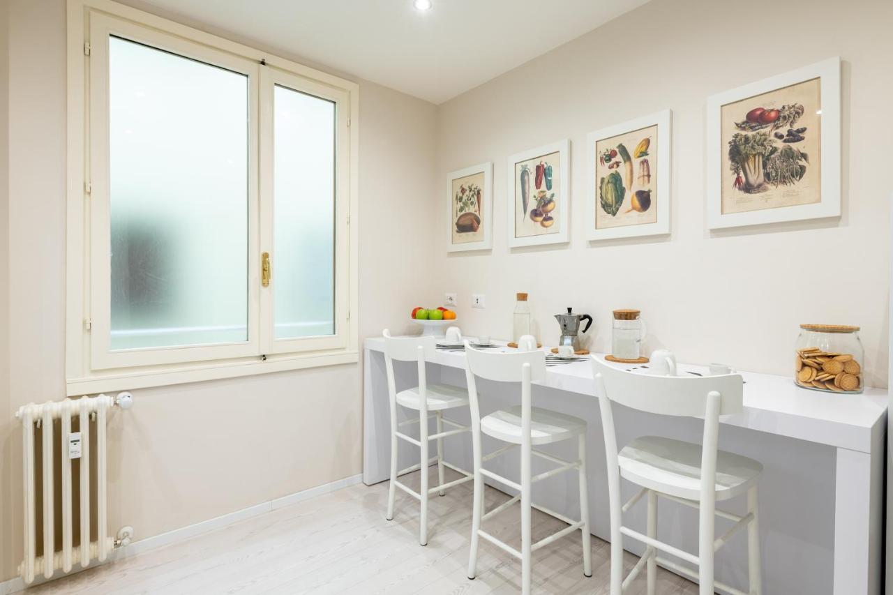 Frame Apartment *
