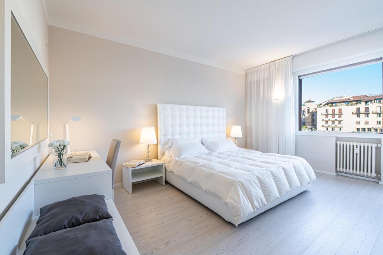 Frame Apartment *