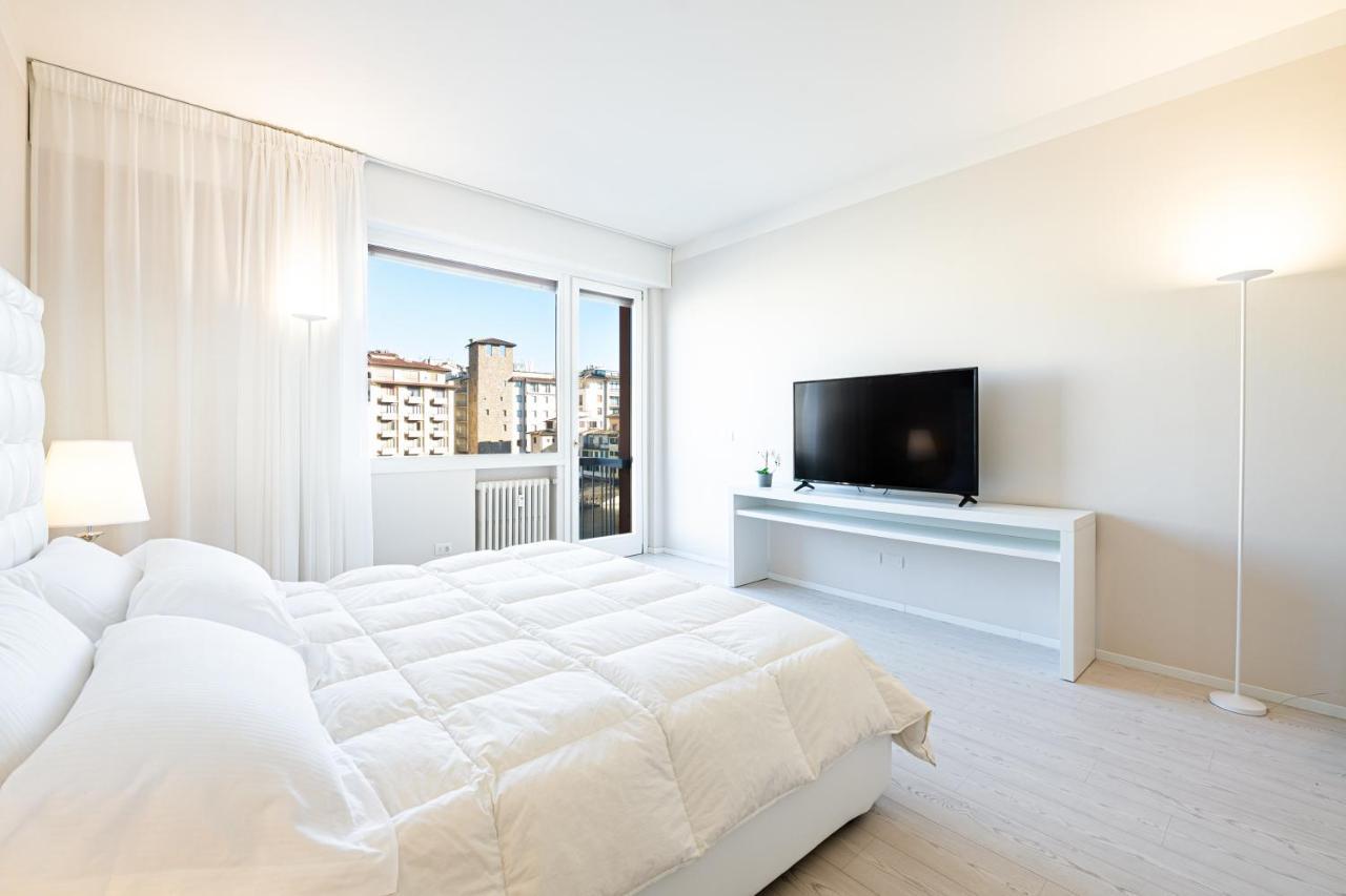 Frame Apartment *