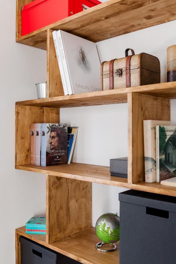 Open The Classic Wooden Shutters At A Cozy Nest Appartamento Firenze