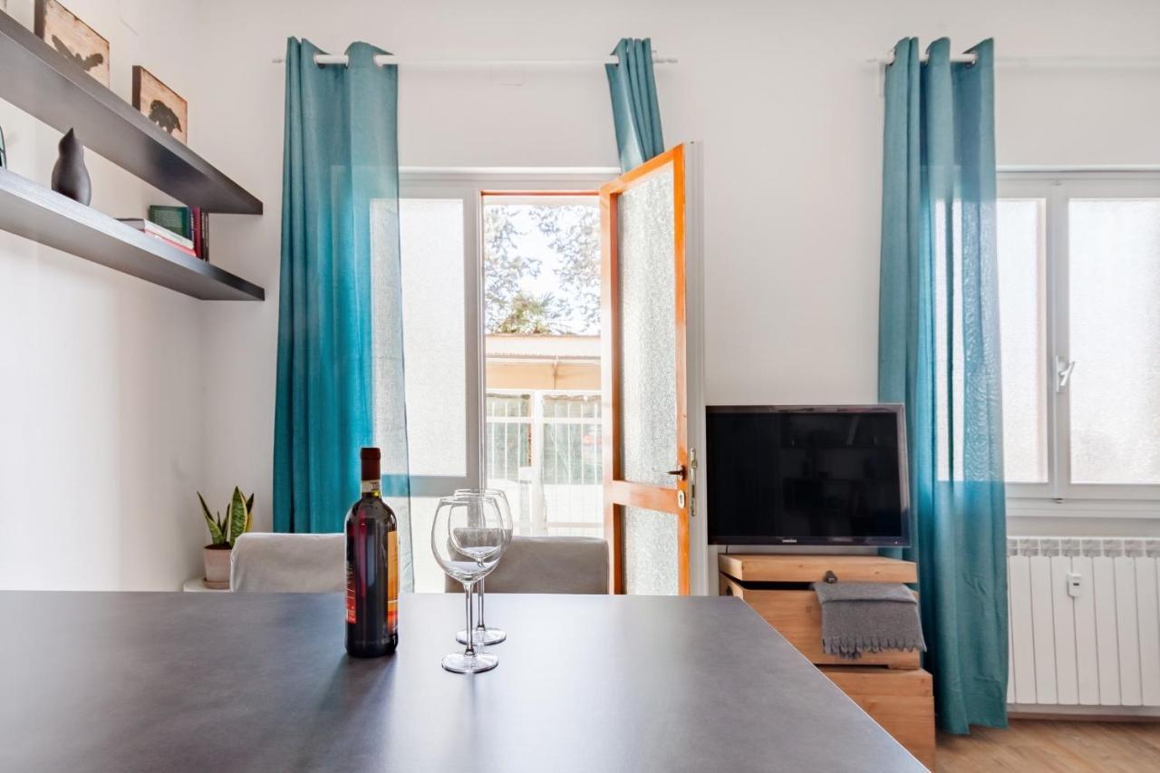 Appartamento Open The Classic Wooden Shutters At A Cozy Nest *