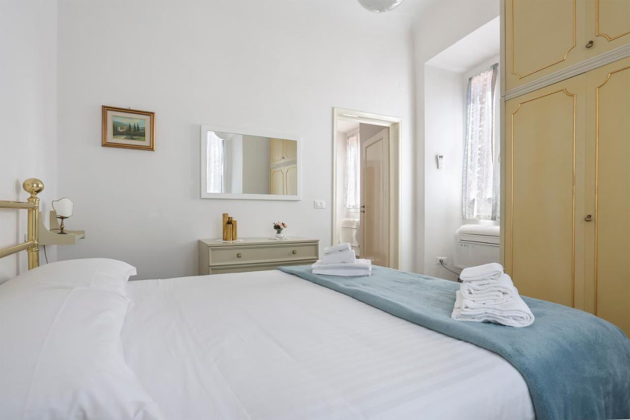 Apartment Le Grazie In Superb Location