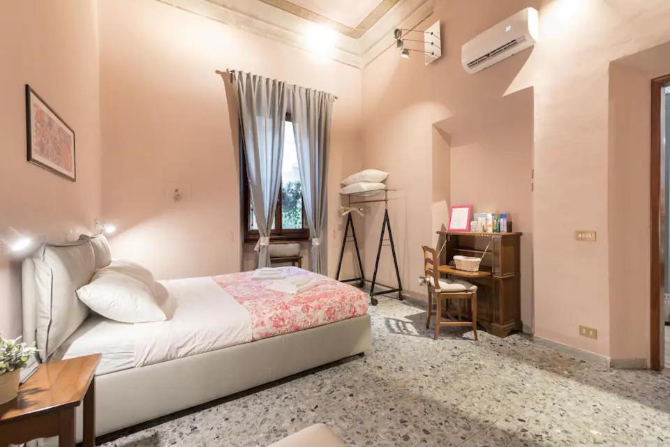 Via Roma 4 * Florence