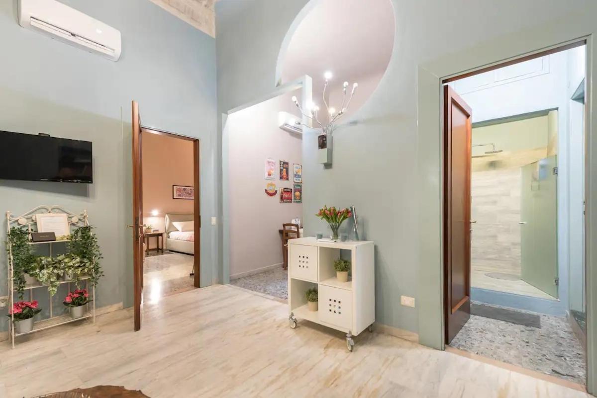 Via Roma 4 * Florence