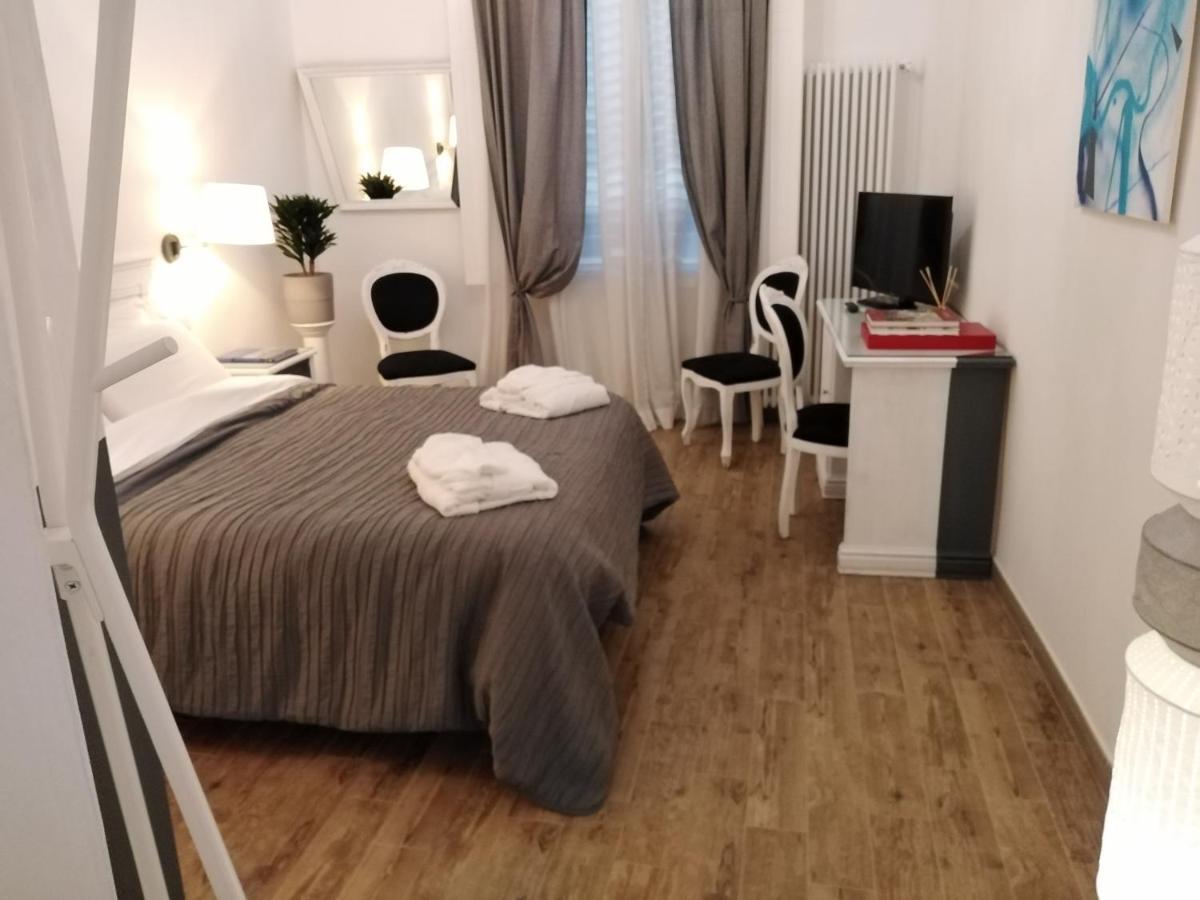 Bed & Breakfast In San Frediano *