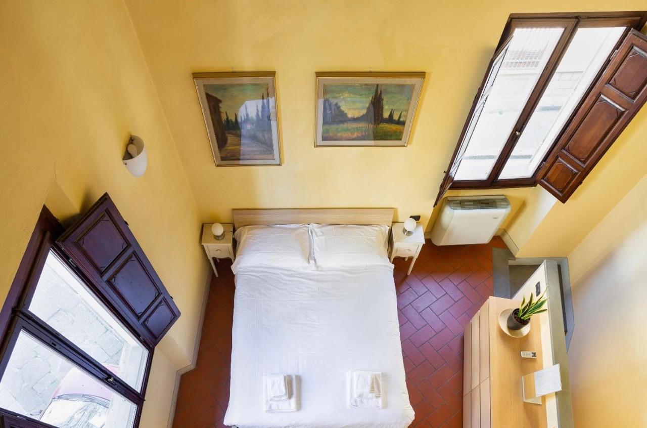 Cozy Classic Italian House Near Santa Croce, On The Lungarno