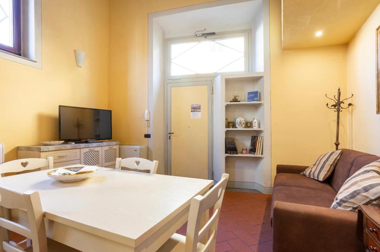 Cozy Classic Italian House Near Santa Croce, On The Lungarno * Firenze