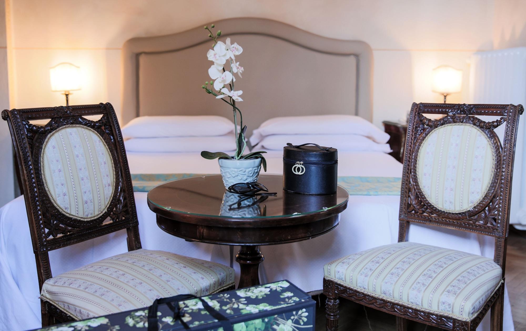 Liana Hotel 3*