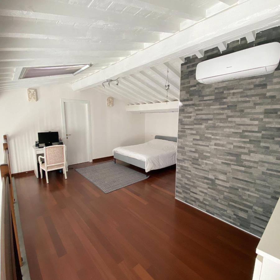 Airport Apartment *