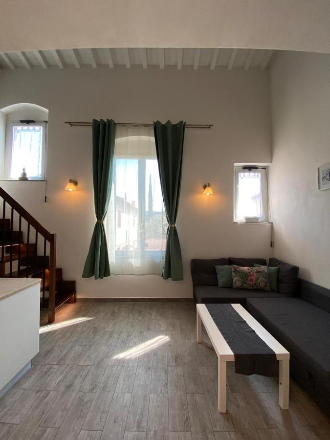 Airport Apartment *