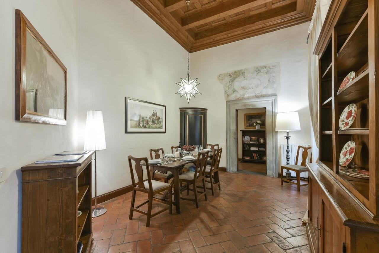 Raffaello With Fireplace In Oltrarno *