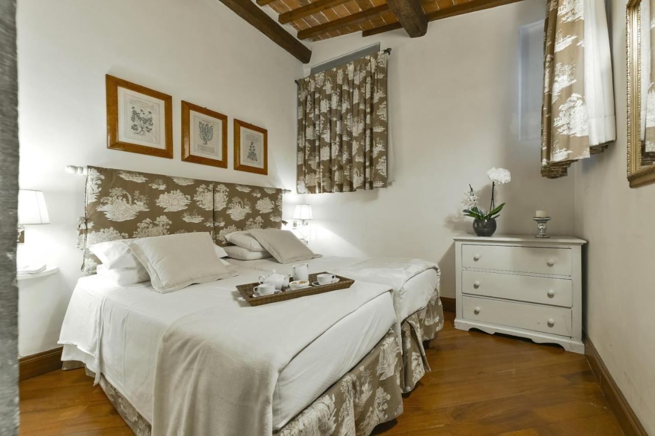 Raffaello With Fireplace In Oltrarno Apartment Florence
