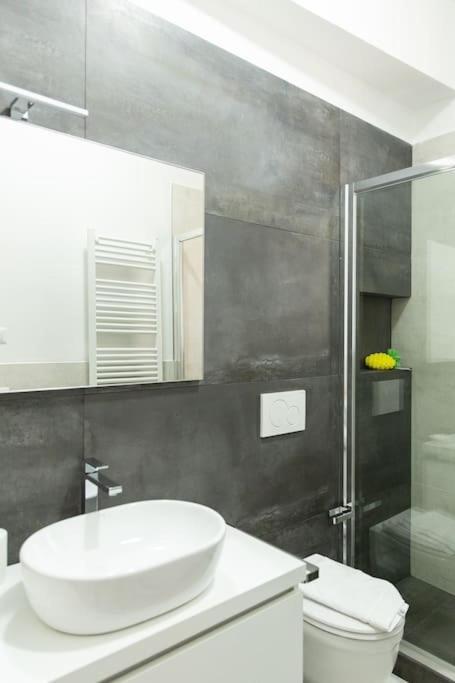 Modern Near Ponte Vecchio. Apartment *
