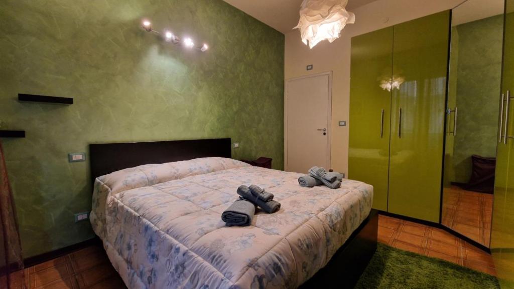 Cecchi's Gem Only Self Check-in Florence