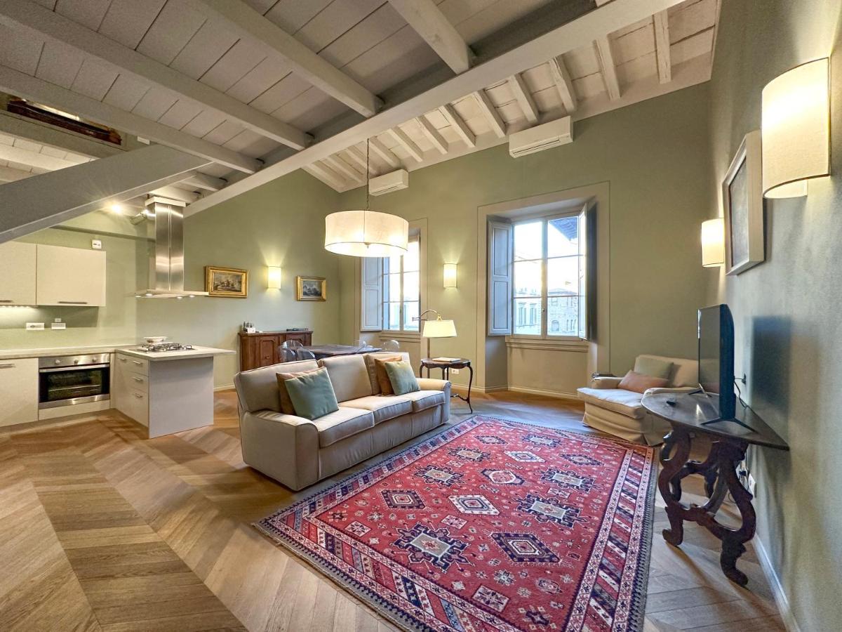 Apartment Penthouse In Palace Strozzi Florence
