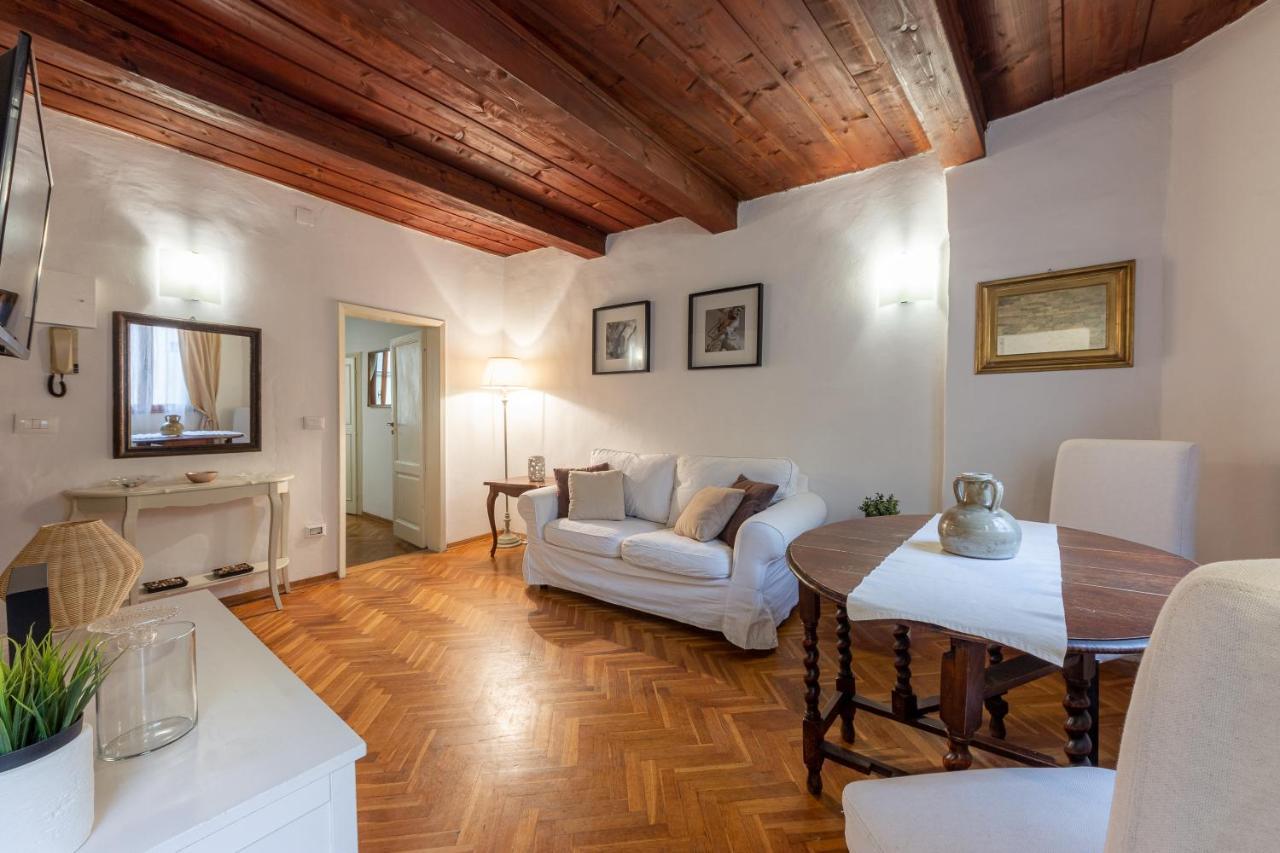 Signoria Florentine Apartment *
