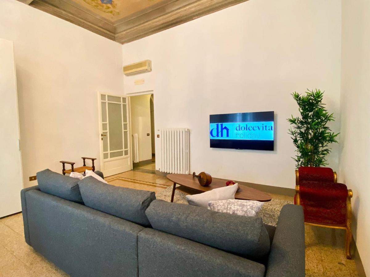 Alfani Apt - Dolcevita Holiday * Florence