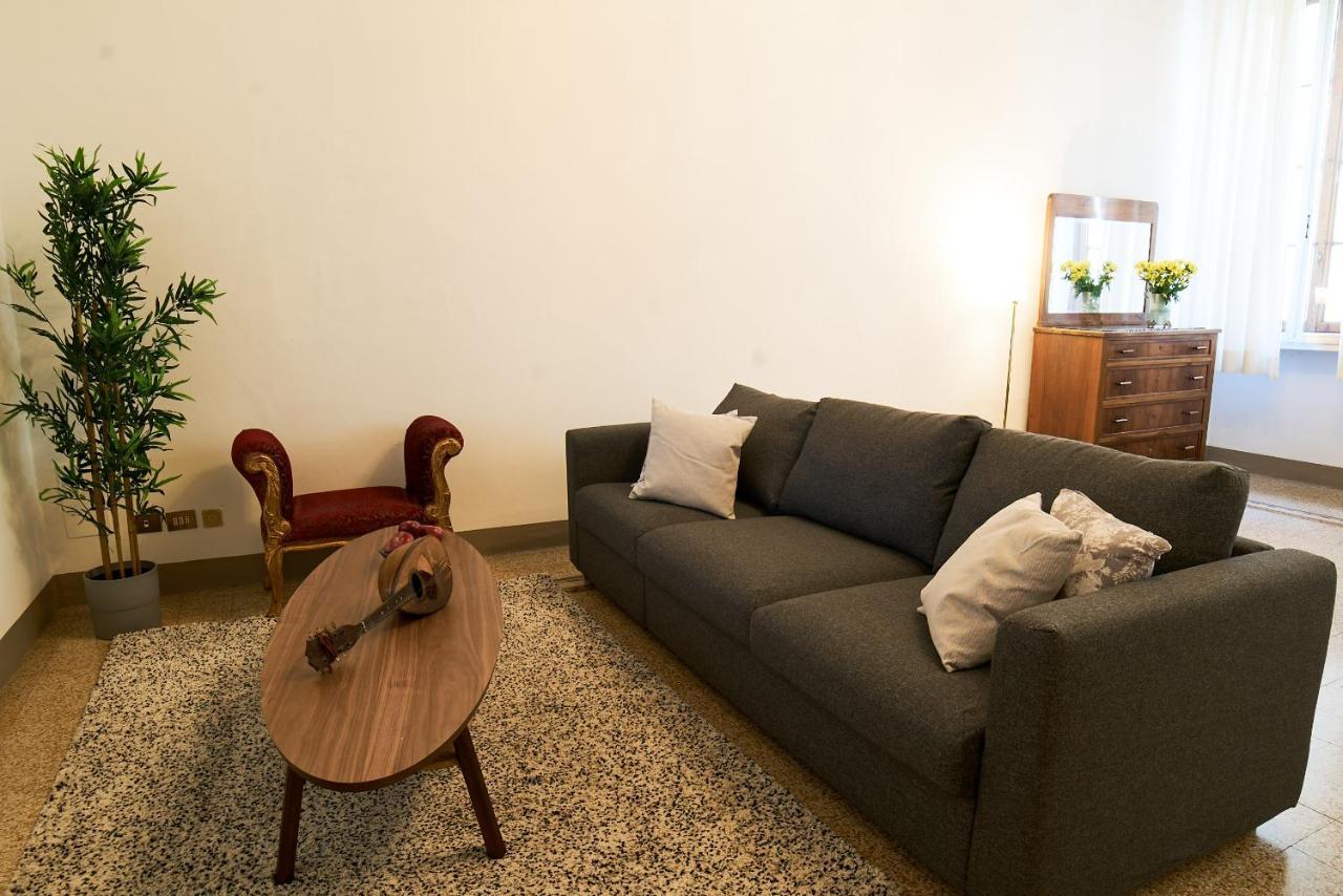 Alfani Apt - Dolcevita Holiday *