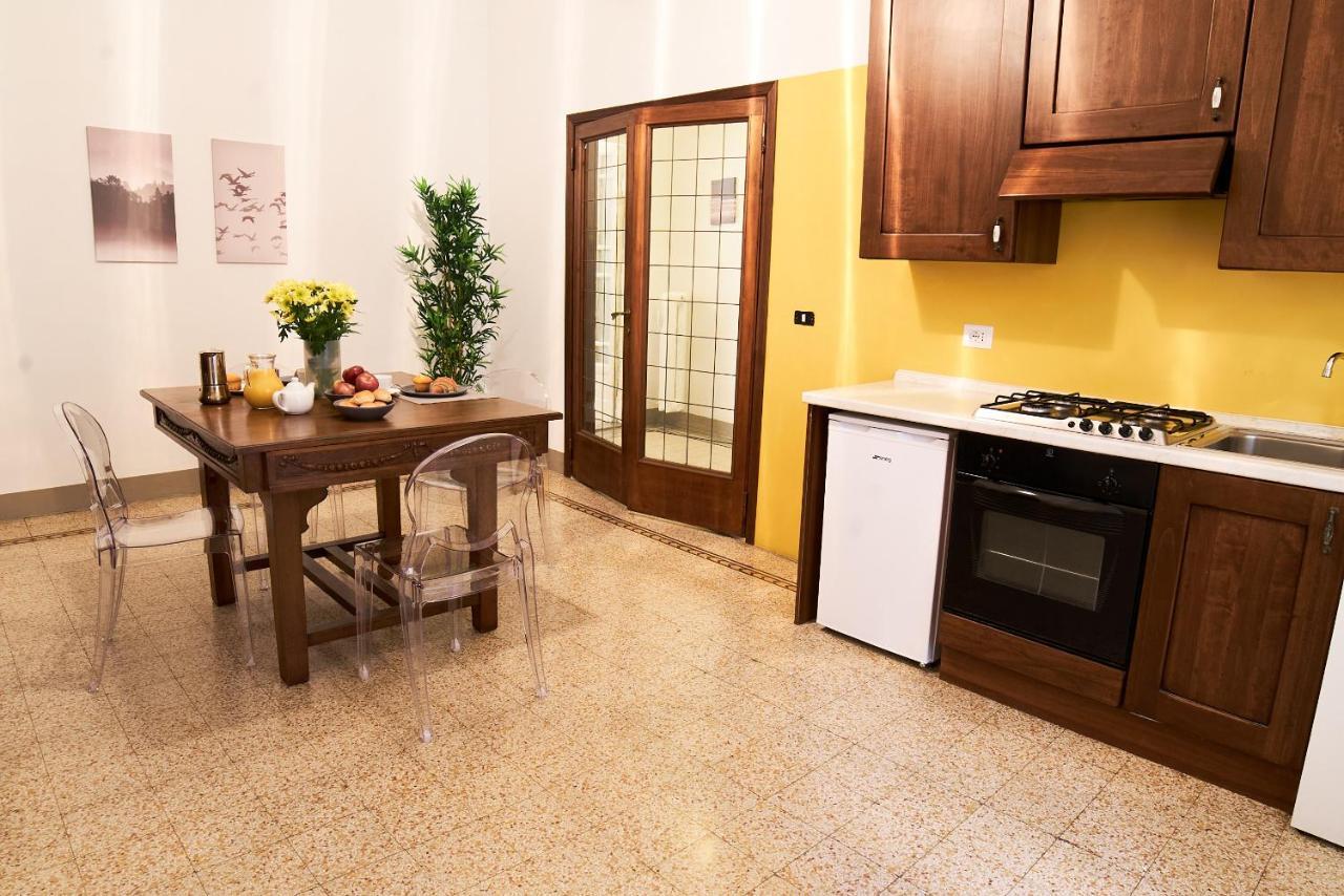 Alfani Apt - Dolcevita Holiday *