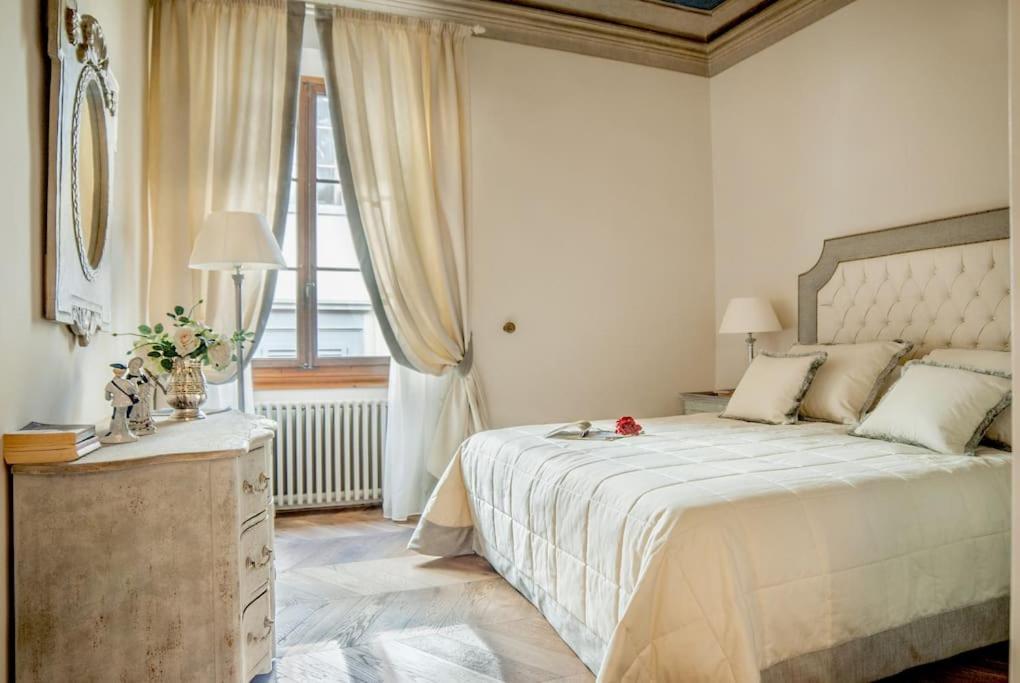 Signoria Deluxe Studio-2 People In Signoria Square Apartment