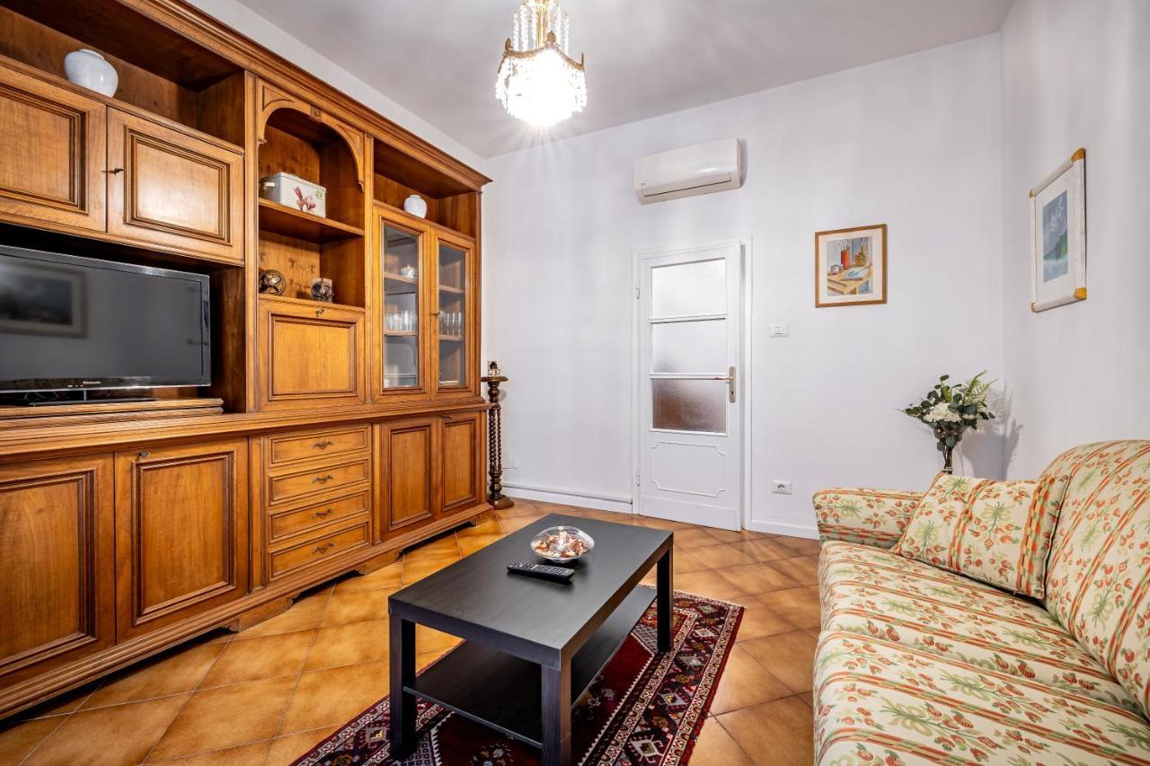 Yid Comfortable With Lift * Firenze