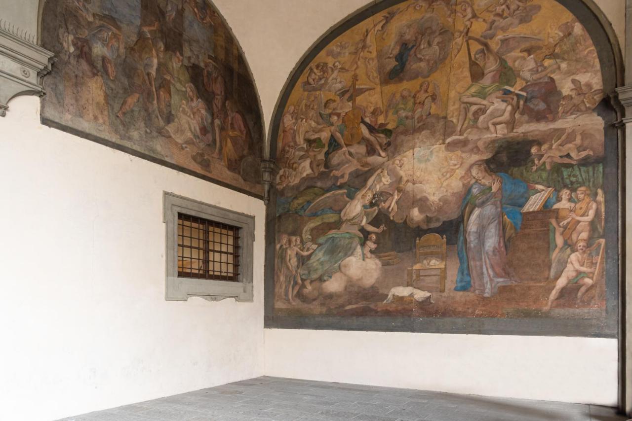 Tra Il Duomo E Il Teatro La Pergola * Florence