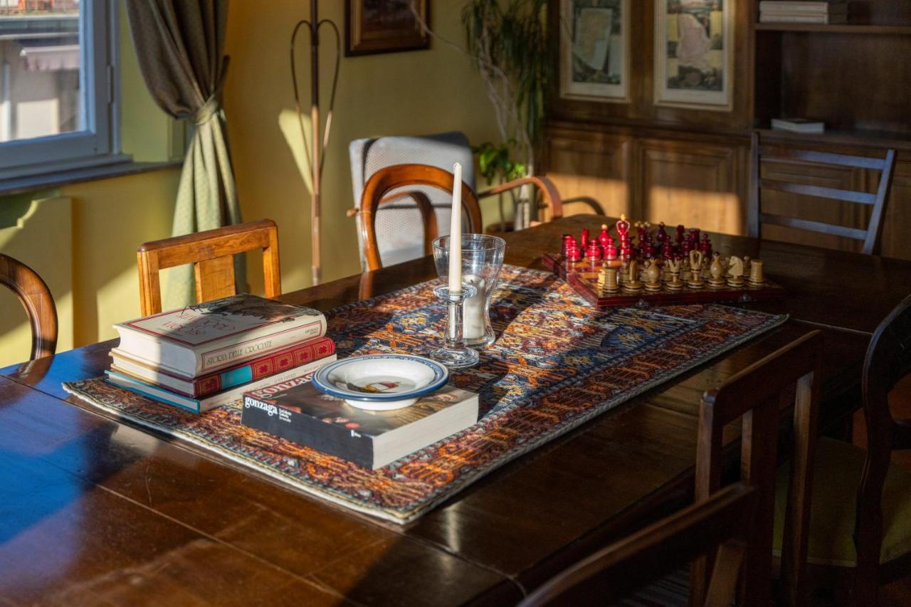 Golden Renaissance Apartment *
