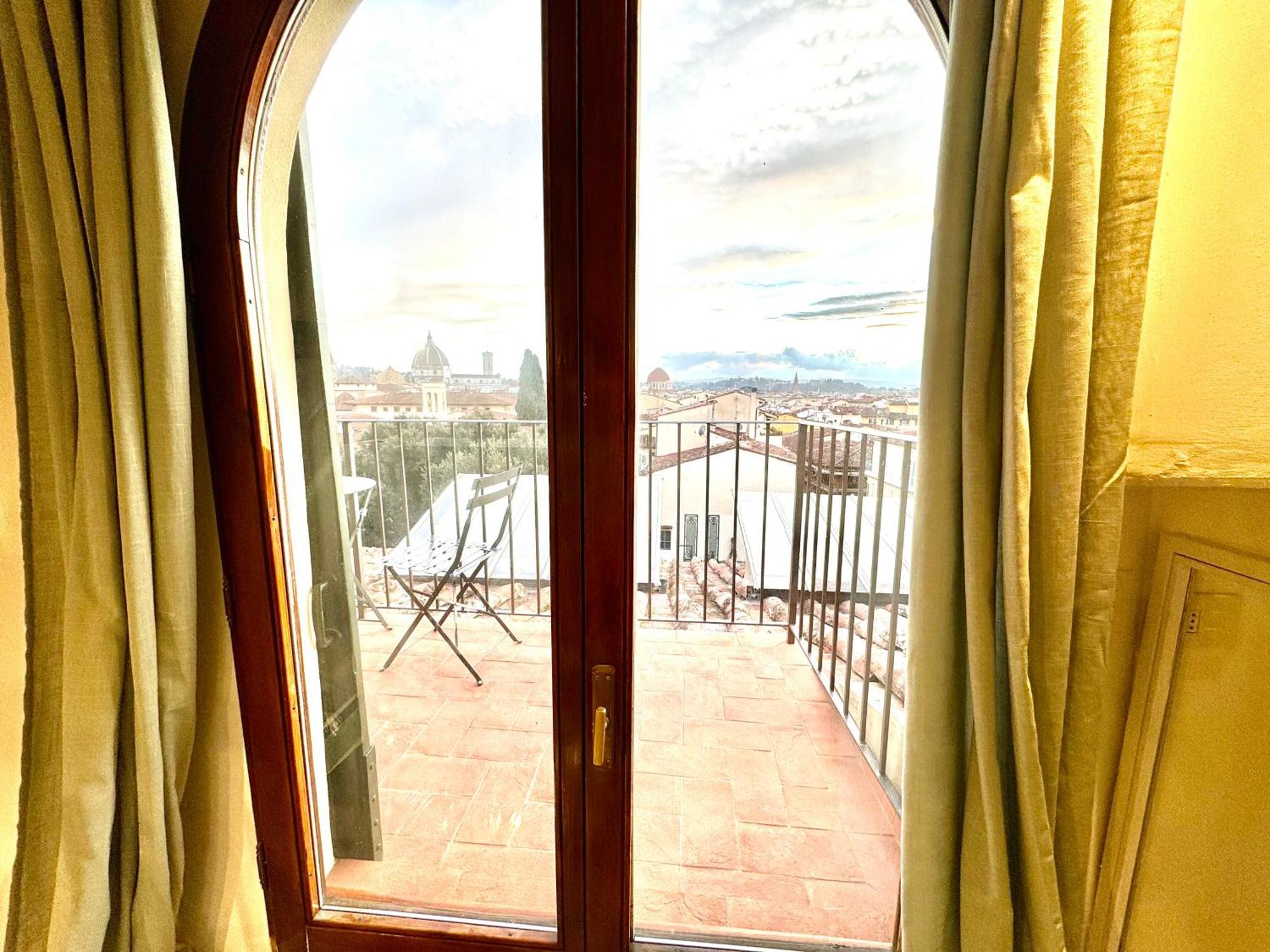 Palazzo Pandolfini's City-view Apartment *