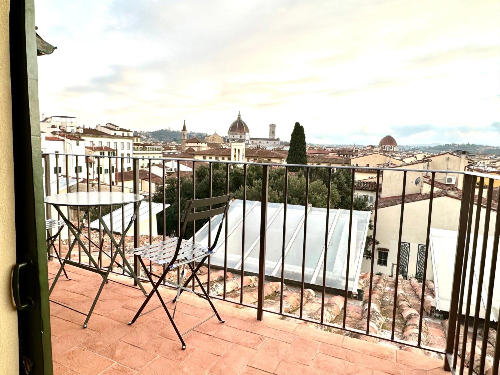 Palazzo Pandolfini's City-view Apartment Florence