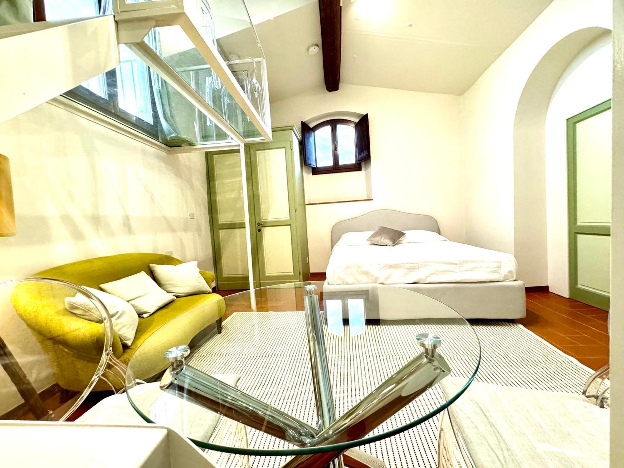 Palazzo Pandolfini's City-view Apartment Florence