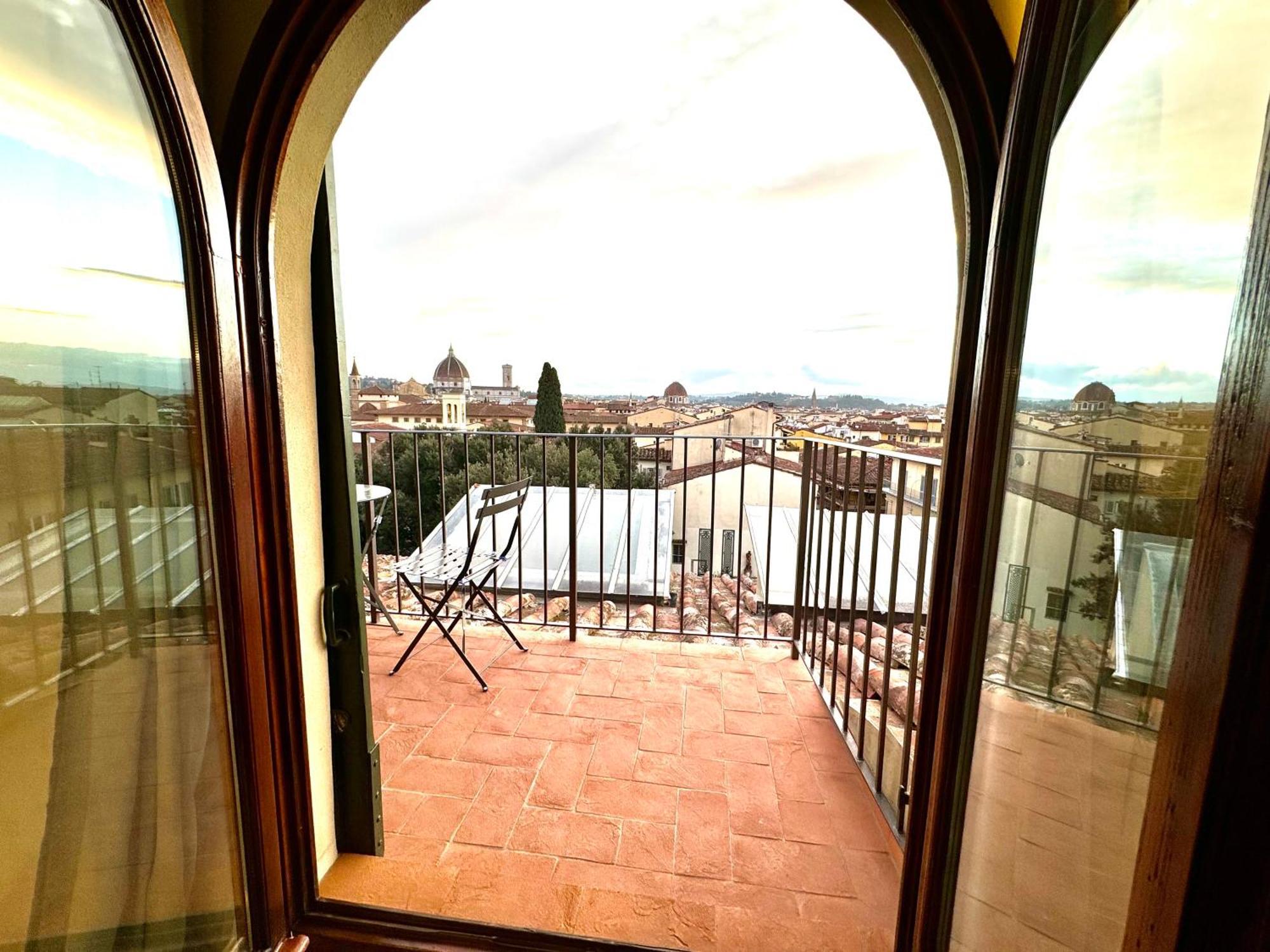Palazzo Pandolfini's City-view Apartment