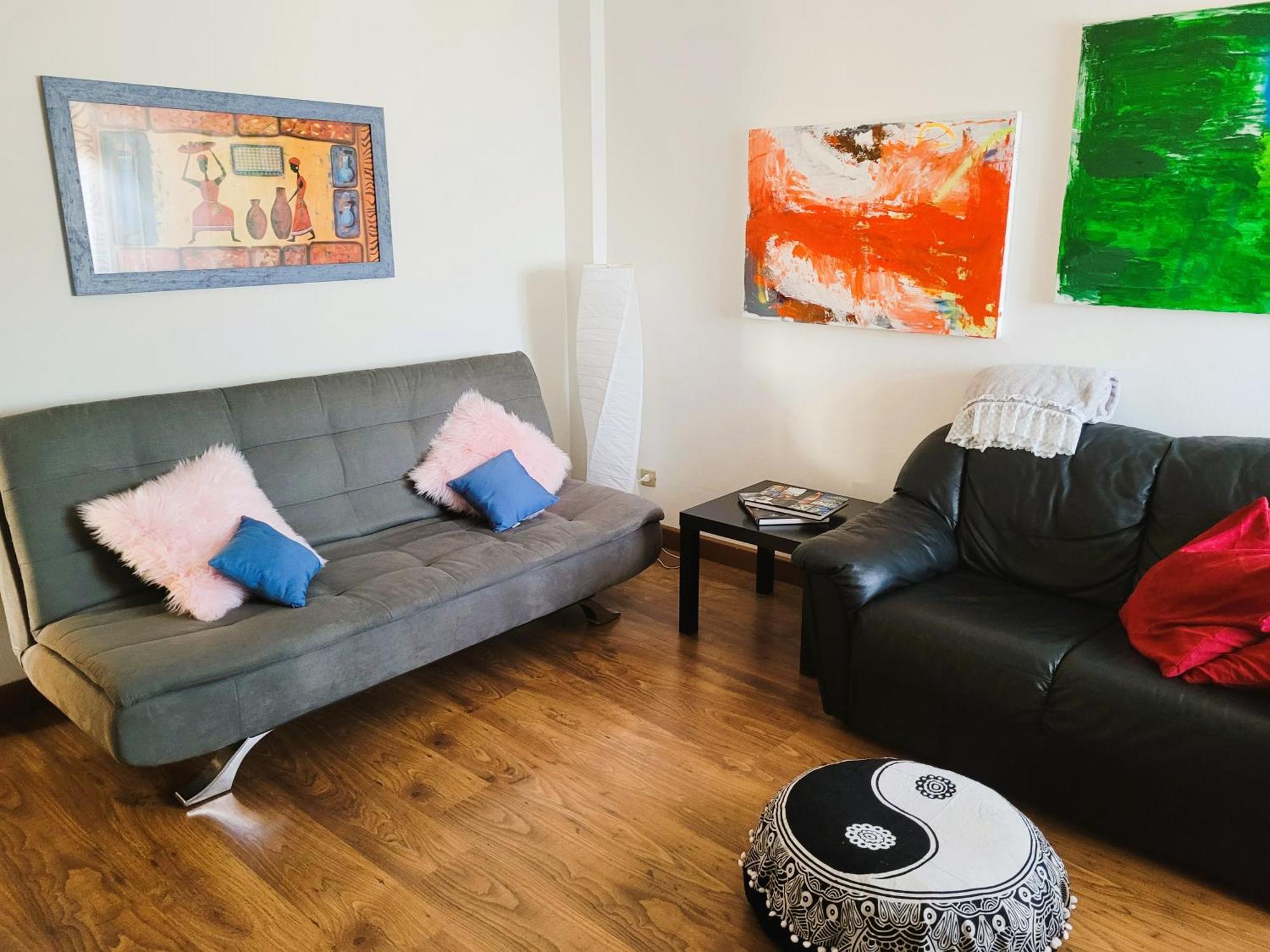 Away - Pape's Cozy Apartment, Near Airport - 14 Min From Center-10 Minutes Walk From The Baker Hughes Apartment