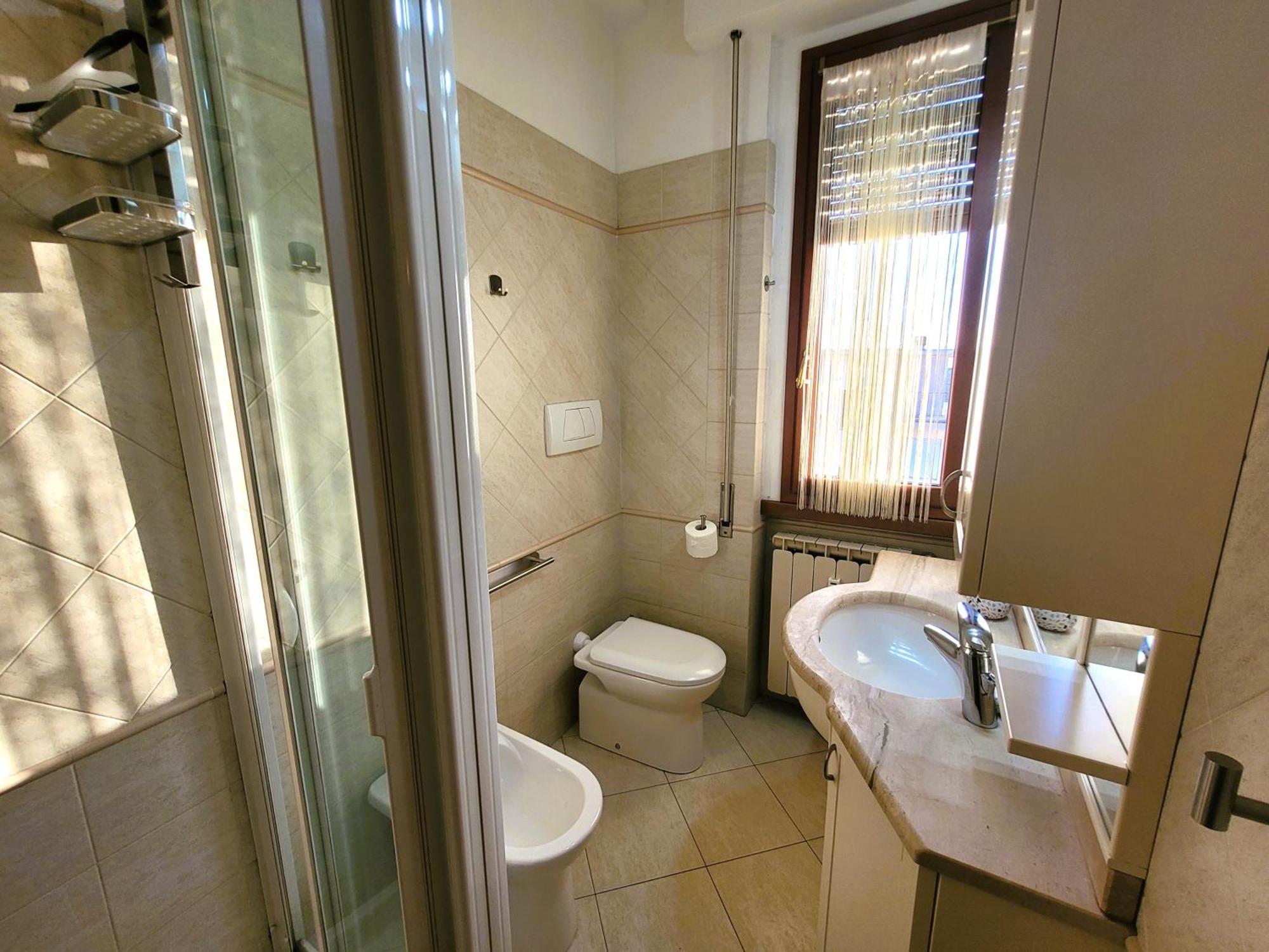 Away - Pape's Cozy Apartment, Near Airport - 14 Min From Center-10 Minutes Walk From The Baker Hughes *