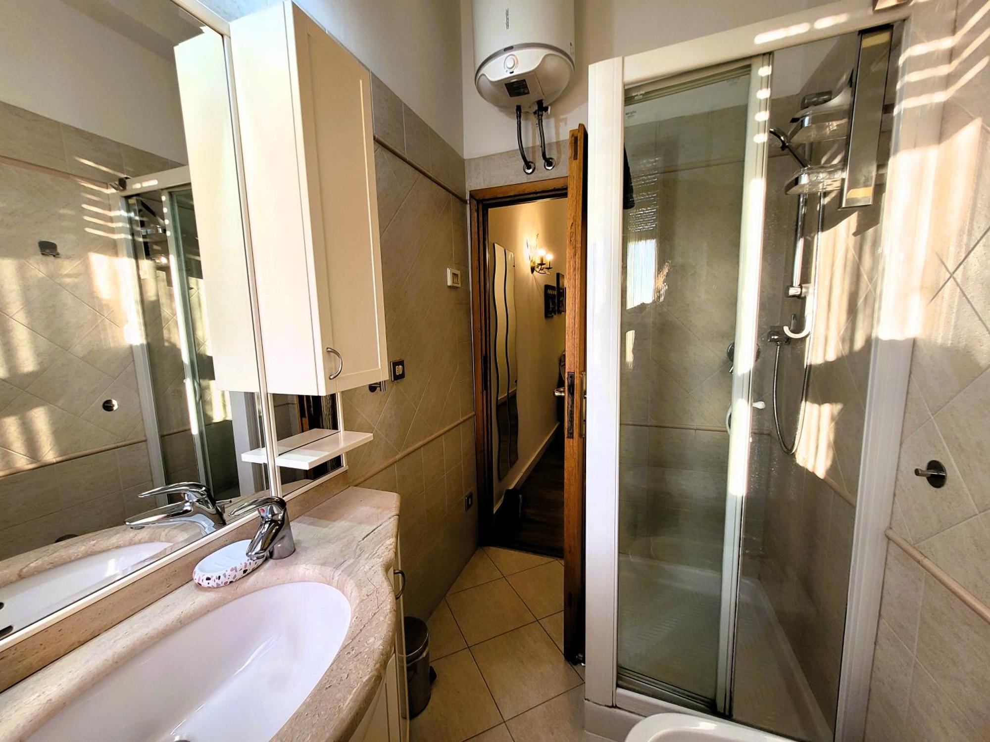 Away - Pape's Cozy Apartment, Near Airport - 14 Min From Center-10 Minutes Walk From The Baker Hughes