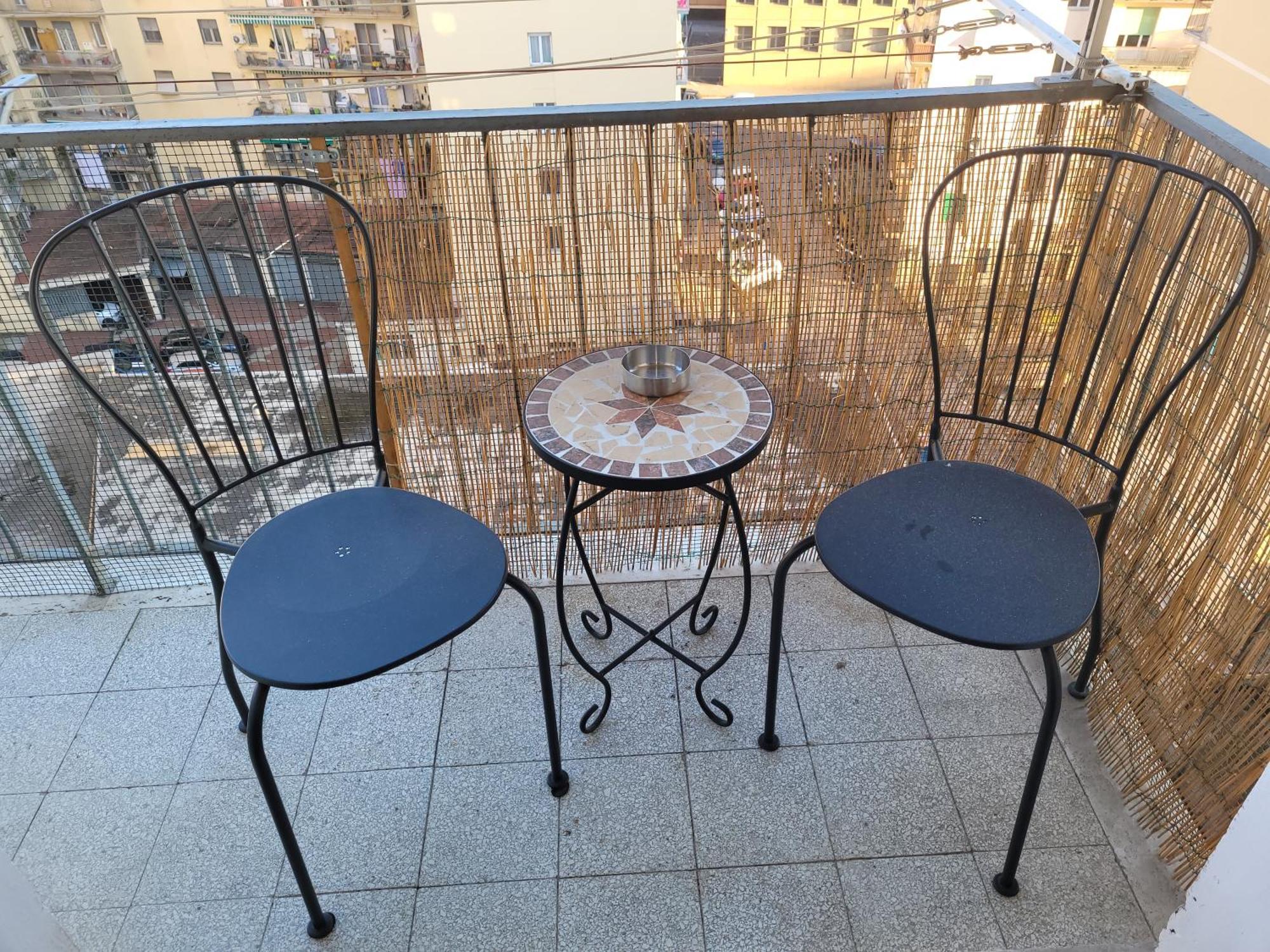Apartment Away - Pape's Cozy Apartment, Near Airport - 14 Min From Center-10 Minutes Walk From The Baker Hughes Florence