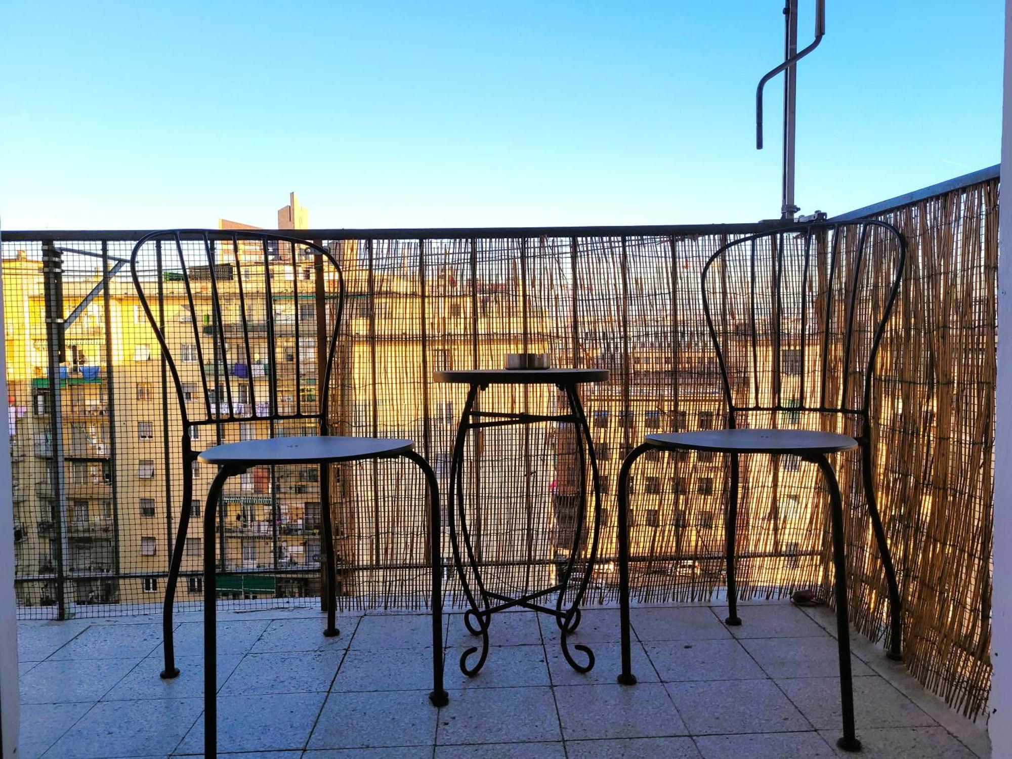 Apartment Away - Pape's Cozy Apartment, Near Airport - 14 Min From Center-10 Minutes Walk From The Baker Hughes