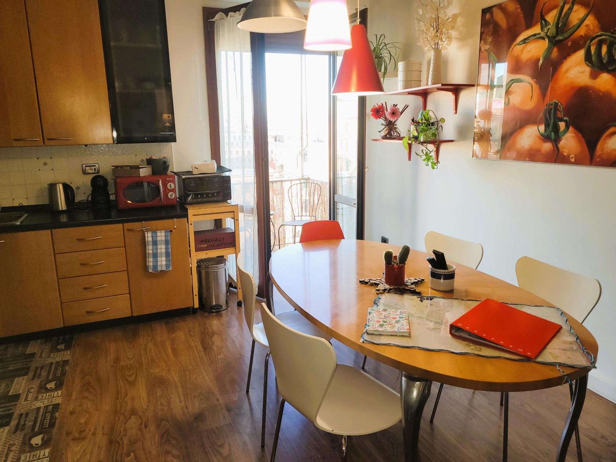 Apartment Away - Pape's Cozy Apartment, Near Airport - 14 Min From Center-10 Minutes Walk From The Baker Hughes *